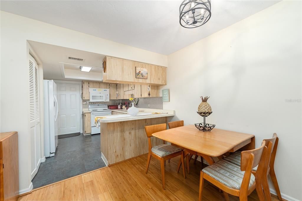 Active With Contract: $189,000 (2 beds, 2 baths, 1410 Square Feet)