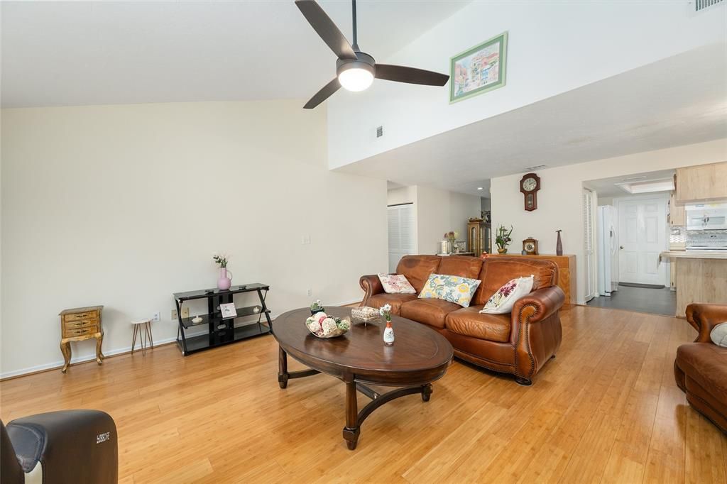 Active With Contract: $189,000 (2 beds, 2 baths, 1410 Square Feet)