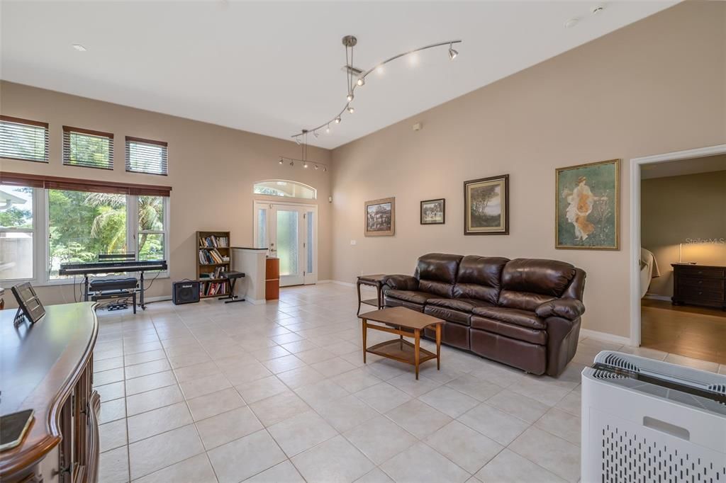 En Venta: $499,000 (3 camas, 2 baños, 2049 Pies cuadrados)