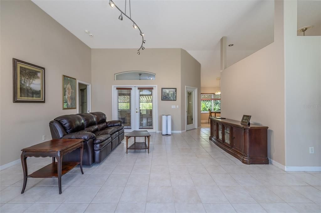 En Venta: $499,000 (3 camas, 2 baños, 2049 Pies cuadrados)