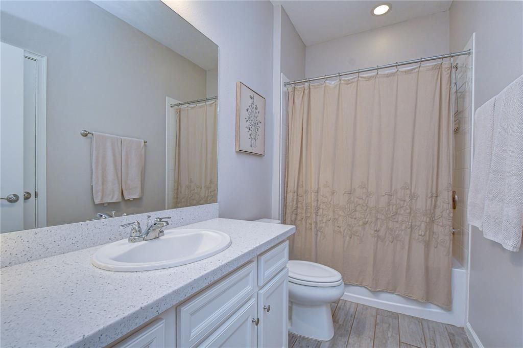 Activo con contrato: $339,000 (3 camas, 2 baños, 1752 Pies cuadrados)