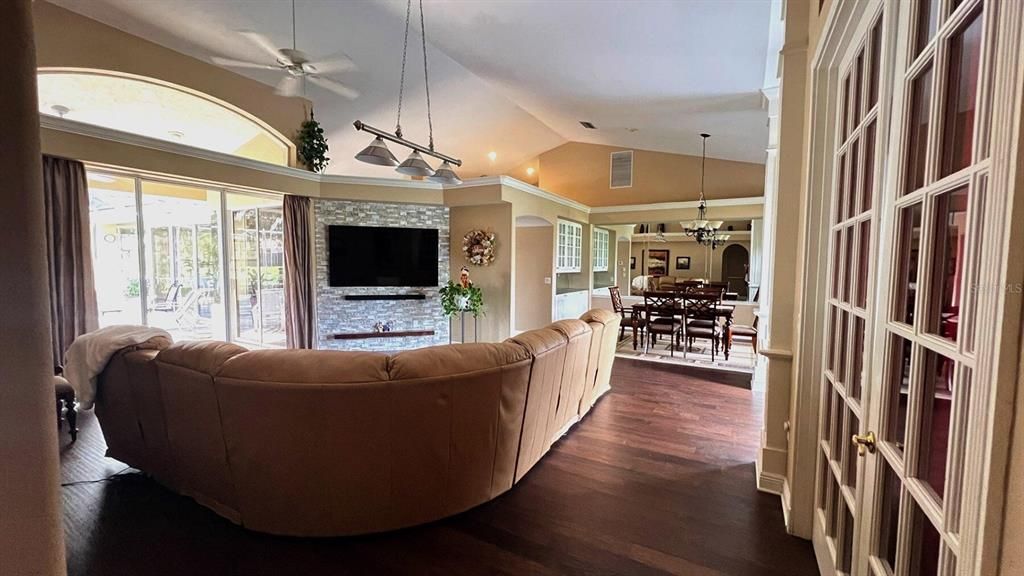 For Sale: $950,000 (4 beds, 3 baths, 3340 Square Feet)