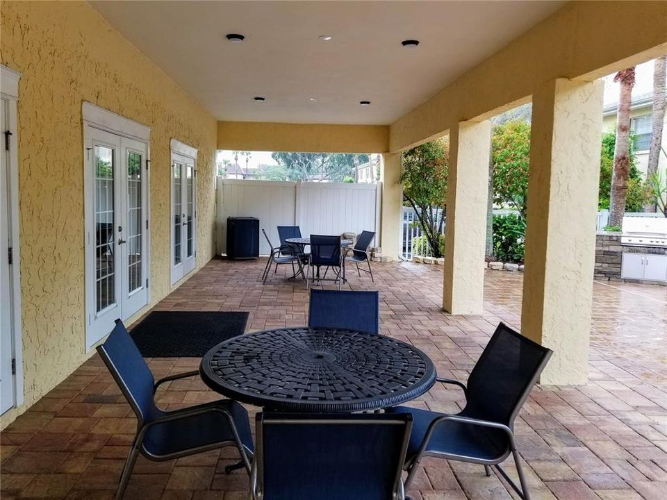 For Rent: $1,300 (1 beds, 1 baths, 684 Square Feet)