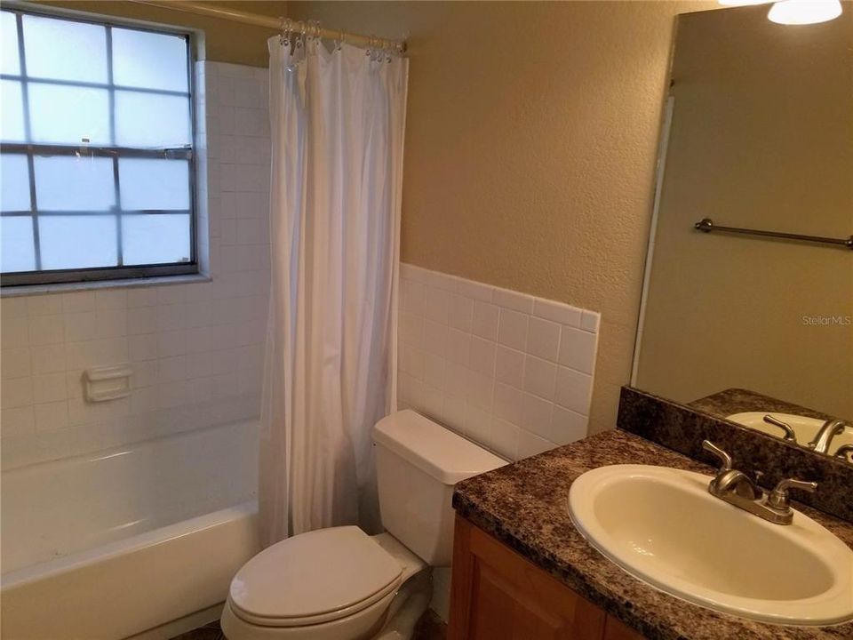For Rent: $1,300 (1 beds, 1 baths, 684 Square Feet)