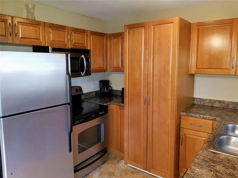 For Rent: $1,300 (1 beds, 1 baths, 684 Square Feet)