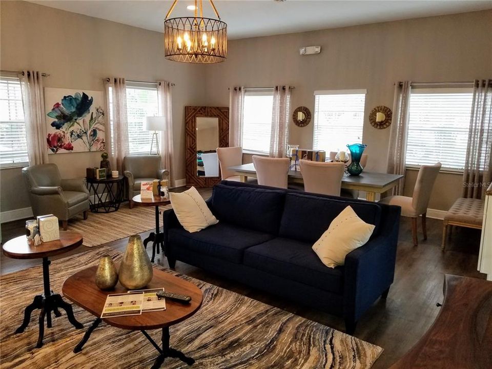 For Rent: $1,300 (1 beds, 1 baths, 684 Square Feet)