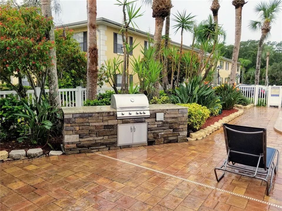 For Rent: $1,300 (1 beds, 1 baths, 684 Square Feet)