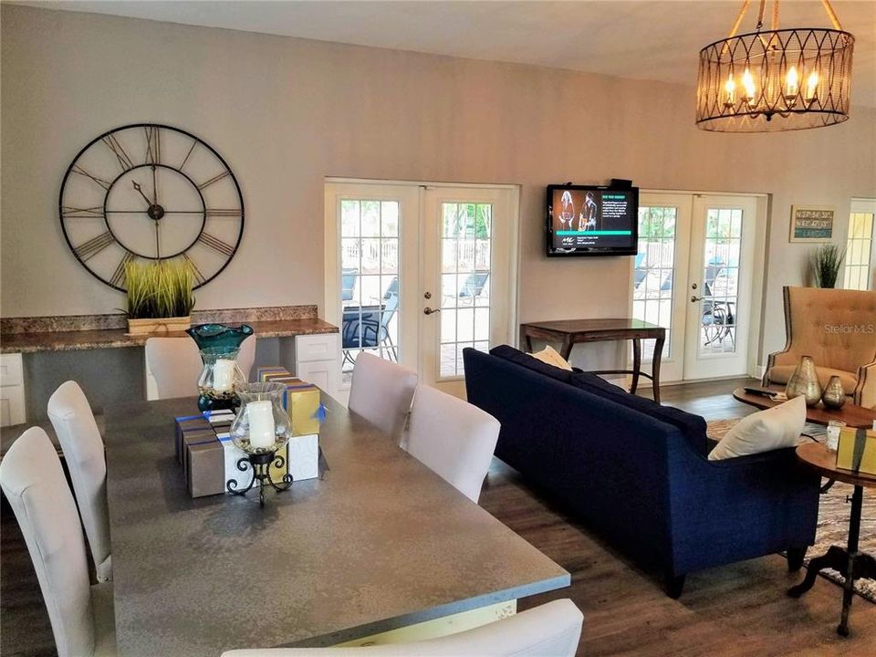 For Rent: $1,300 (1 beds, 1 baths, 684 Square Feet)