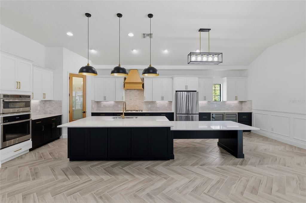 For Sale: $1,100,000 (4 beds, 5 baths, 3247 Square Feet)
