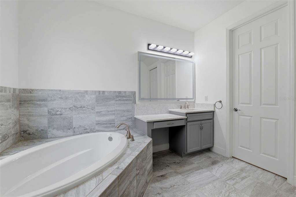 For Sale: $1,100,000 (4 beds, 5 baths, 3247 Square Feet)