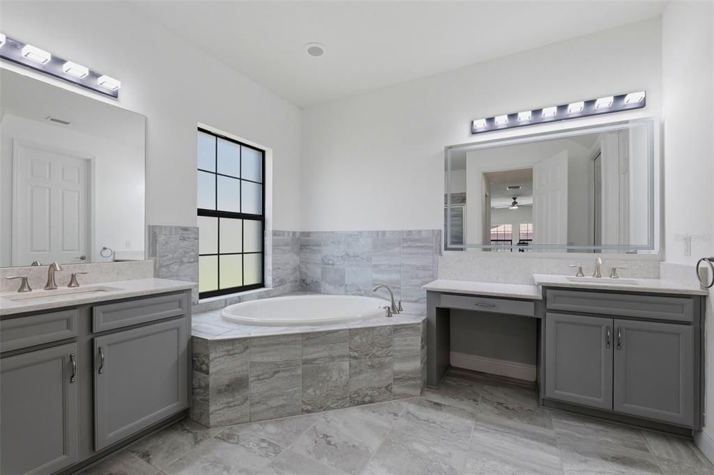 For Sale: $1,100,000 (4 beds, 5 baths, 3247 Square Feet)