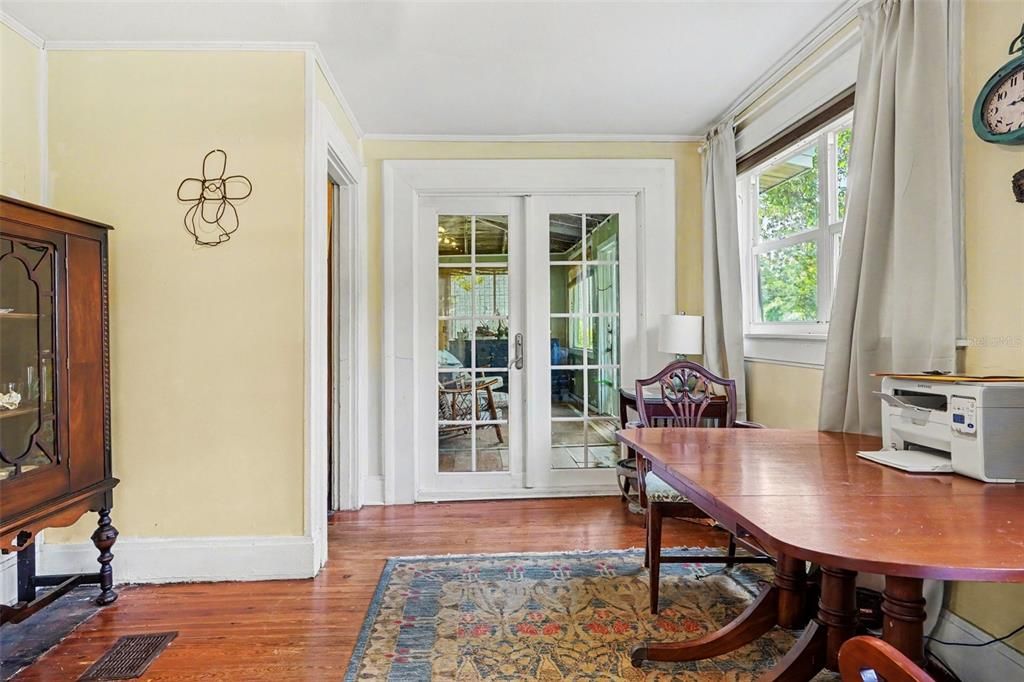 For Sale: $280,000 (4 beds, 2 baths, 1596 Square Feet)