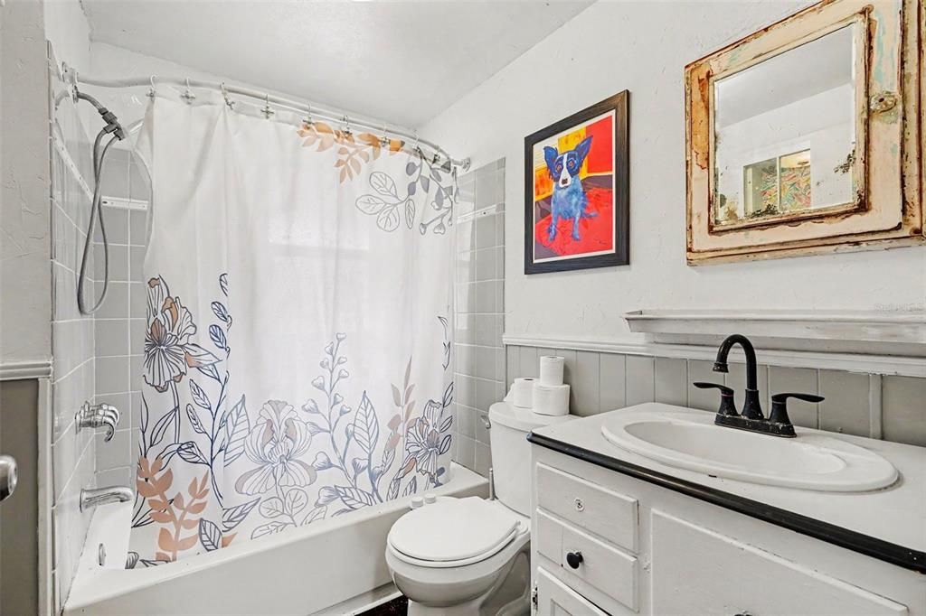 For Sale: $280,000 (4 beds, 2 baths, 1596 Square Feet)