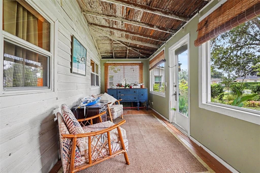 For Sale: $280,000 (4 beds, 2 baths, 1596 Square Feet)