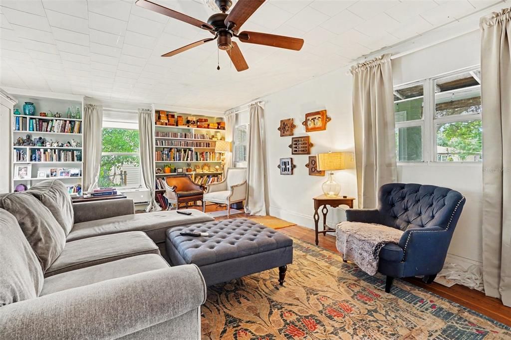 For Sale: $280,000 (4 beds, 2 baths, 1596 Square Feet)