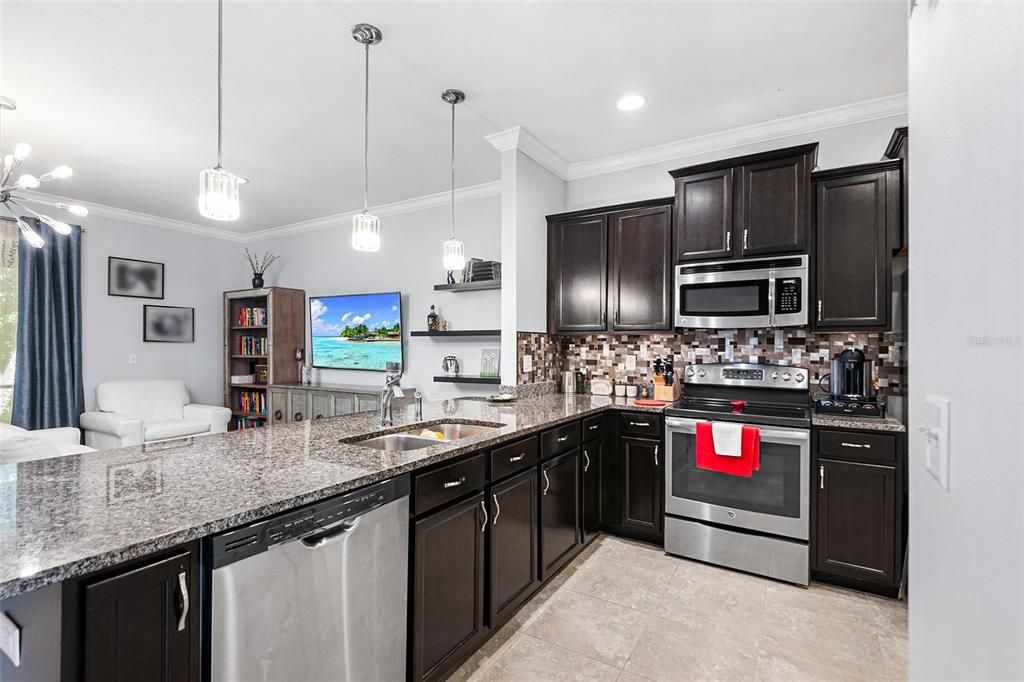 For Sale: $300,000 (3 beds, 2 baths, 1550 Square Feet)