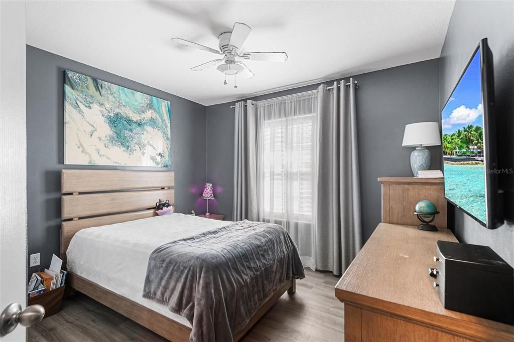 For Sale: $300,000 (3 beds, 2 baths, 1550 Square Feet)