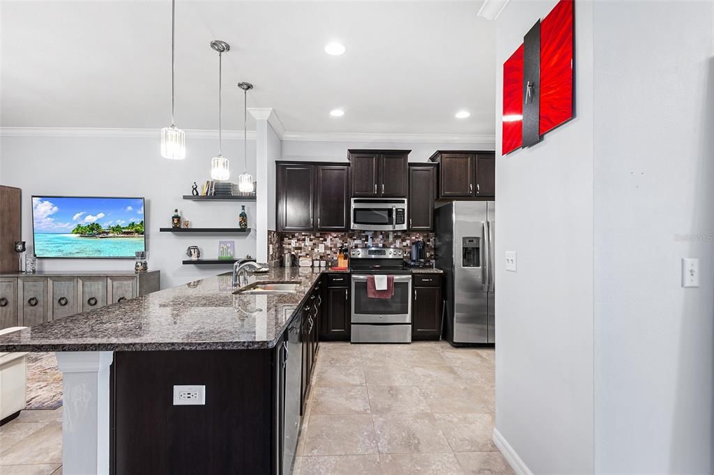 For Sale: $300,000 (3 beds, 2 baths, 1550 Square Feet)
