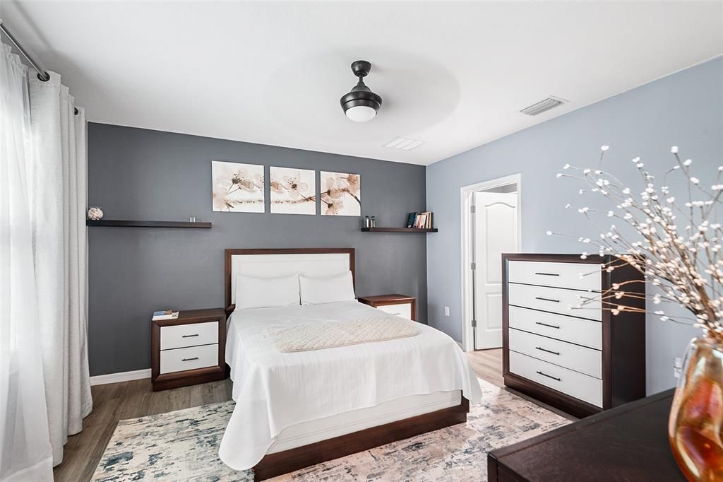 For Sale: $300,000 (3 beds, 2 baths, 1550 Square Feet)