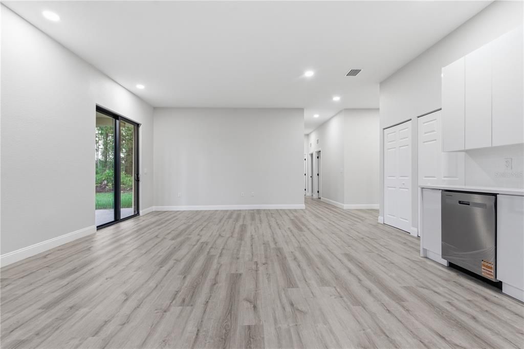 На продажу: $325,000 (3 спален, 2 ванн, 1588 Квадратных фут)
