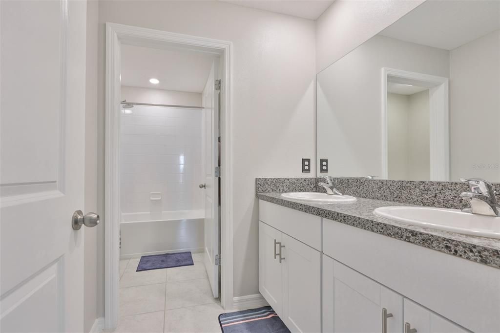 For Rent: $2,700 (5 beds, 2 baths, 2415 Square Feet)