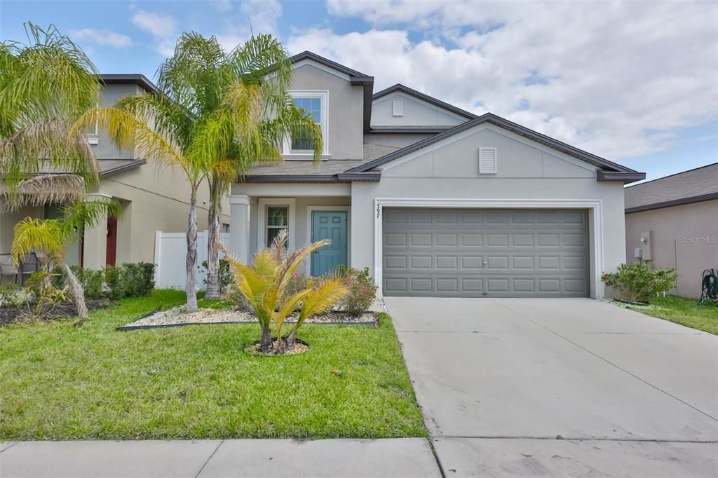 For Rent: $2,700 (5 beds, 2 baths, 2415 Square Feet)