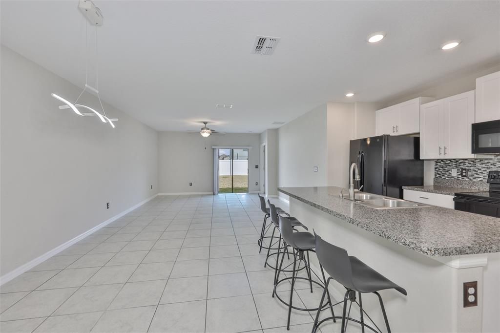 For Rent: $2,700 (5 beds, 2 baths, 2415 Square Feet)