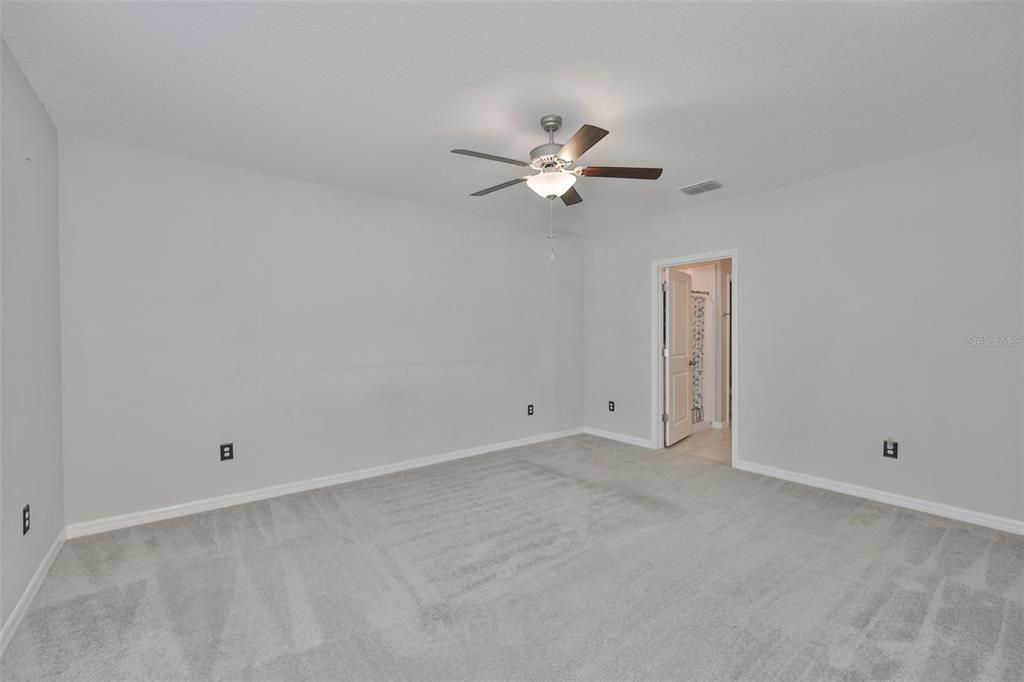 For Rent: $2,700 (5 beds, 2 baths, 2415 Square Feet)