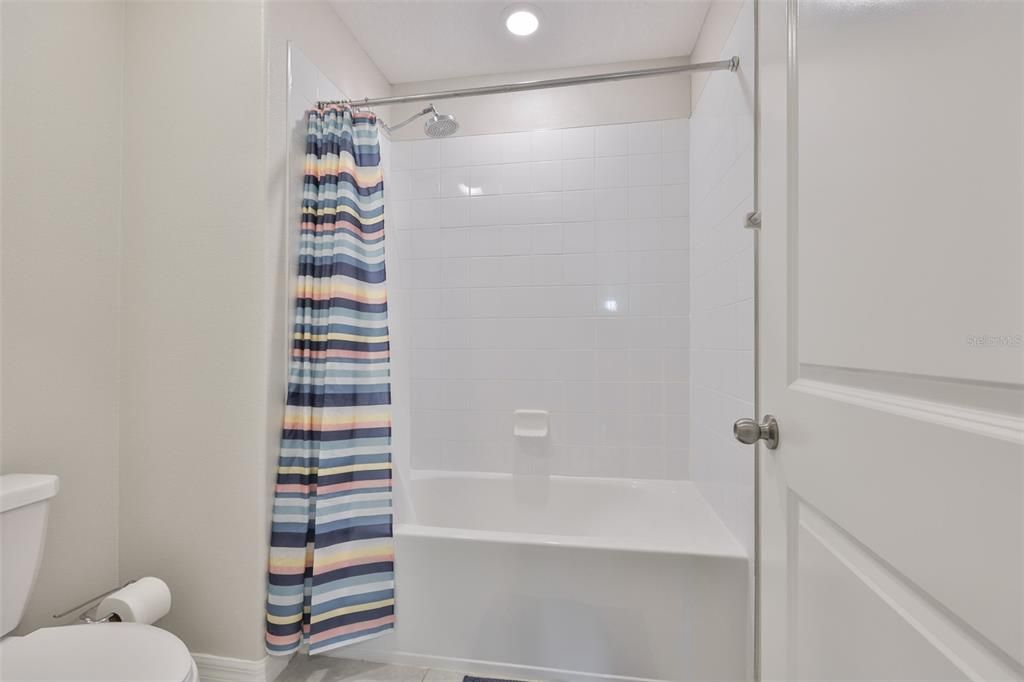 For Rent: $2,700 (5 beds, 2 baths, 2415 Square Feet)