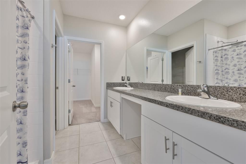 For Rent: $2,700 (5 beds, 2 baths, 2415 Square Feet)