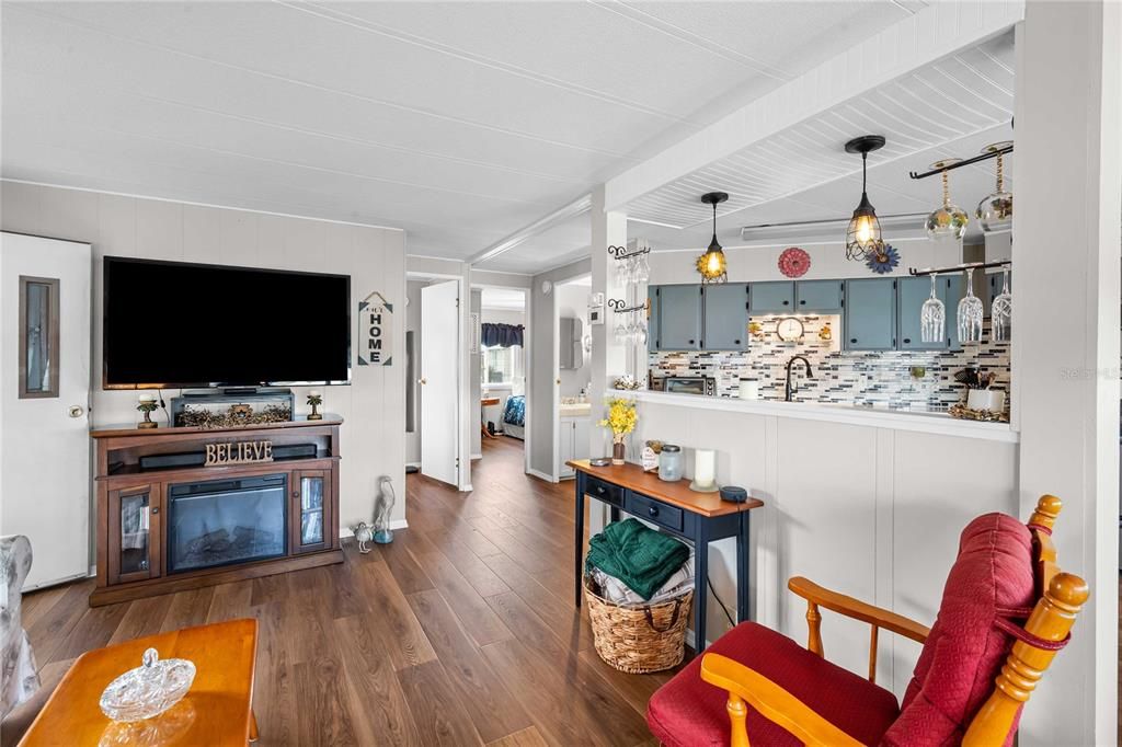 For Sale: $179,000 (2 beds, 1 baths, 928 Square Feet)