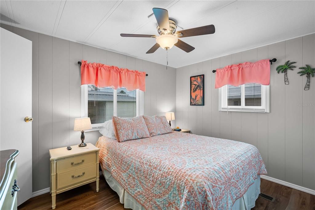 For Sale: $179,000 (2 beds, 1 baths, 928 Square Feet)