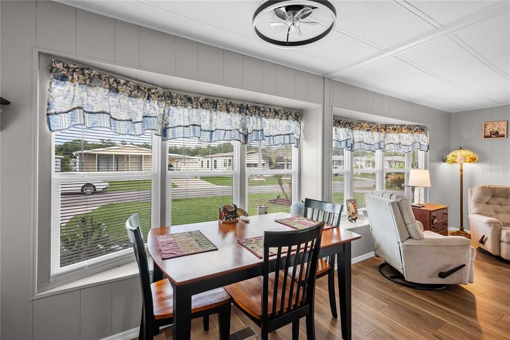 For Sale: $179,000 (2 beds, 1 baths, 928 Square Feet)