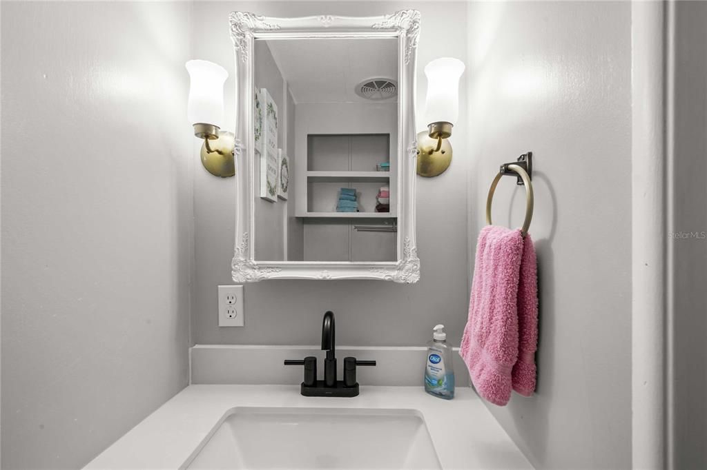 For Sale: $179,000 (2 beds, 1 baths, 928 Square Feet)