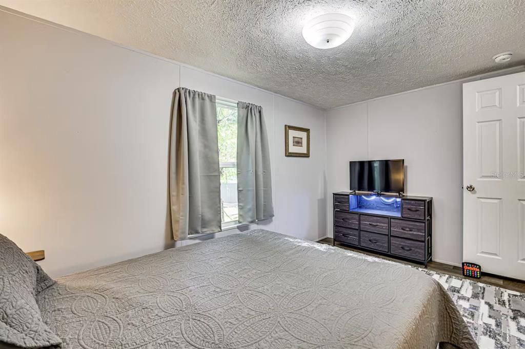 For Sale: $249,900 (2 beds, 2 baths, 840 Square Feet)