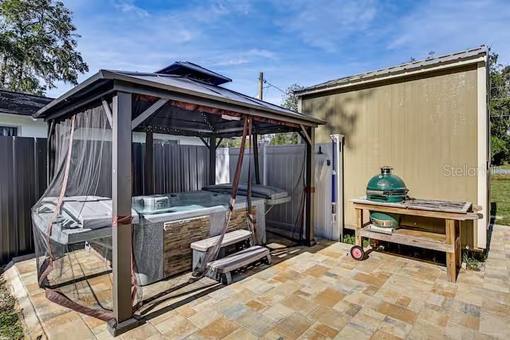 For Sale: $249,900 (2 beds, 2 baths, 840 Square Feet)