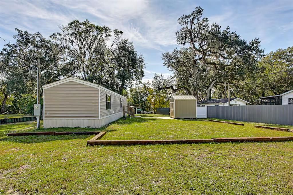 For Sale: $249,900 (2 beds, 2 baths, 840 Square Feet)