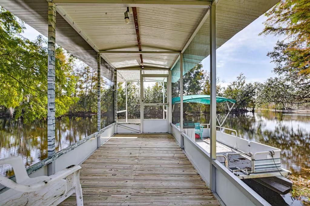 For Sale: $249,900 (2 beds, 2 baths, 840 Square Feet)