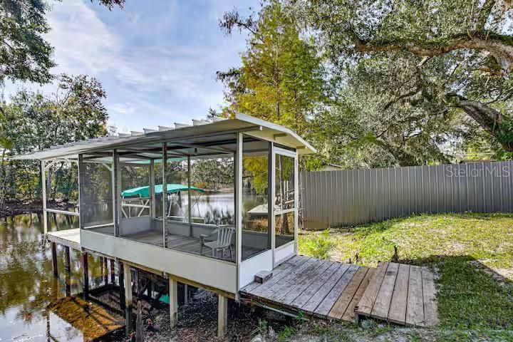 For Sale: $249,900 (2 beds, 2 baths, 840 Square Feet)