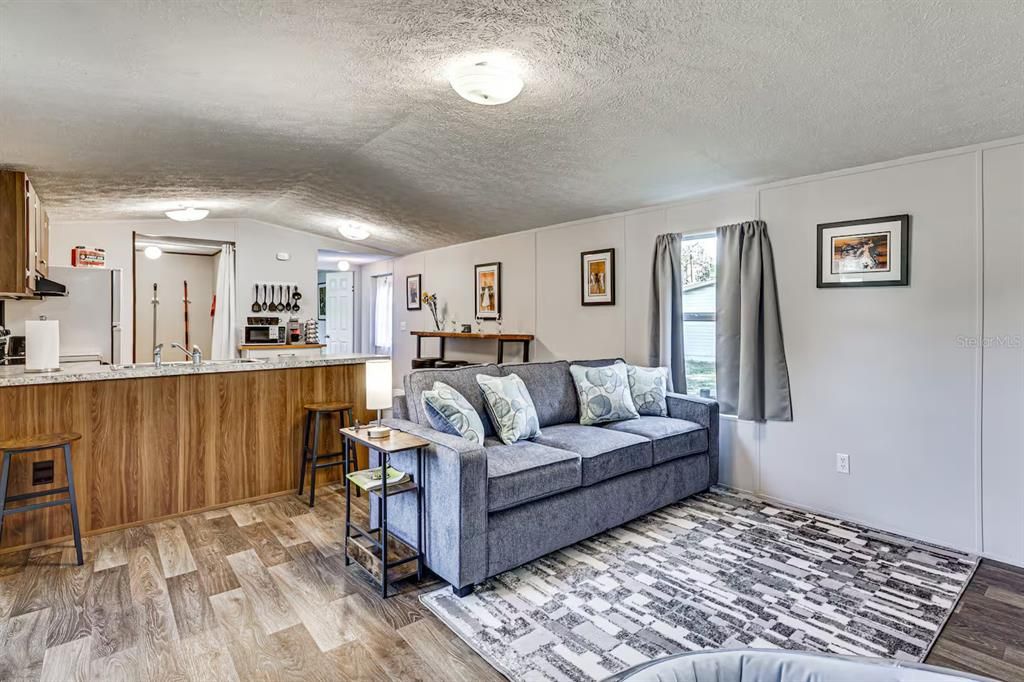 For Sale: $249,900 (2 beds, 2 baths, 840 Square Feet)