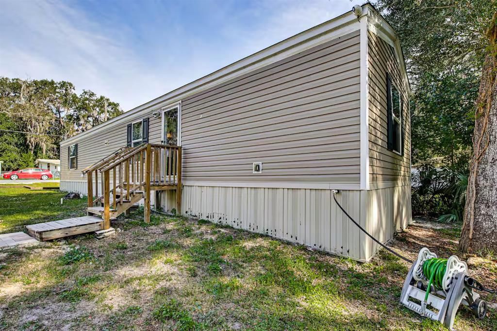 For Sale: $249,900 (2 beds, 2 baths, 840 Square Feet)