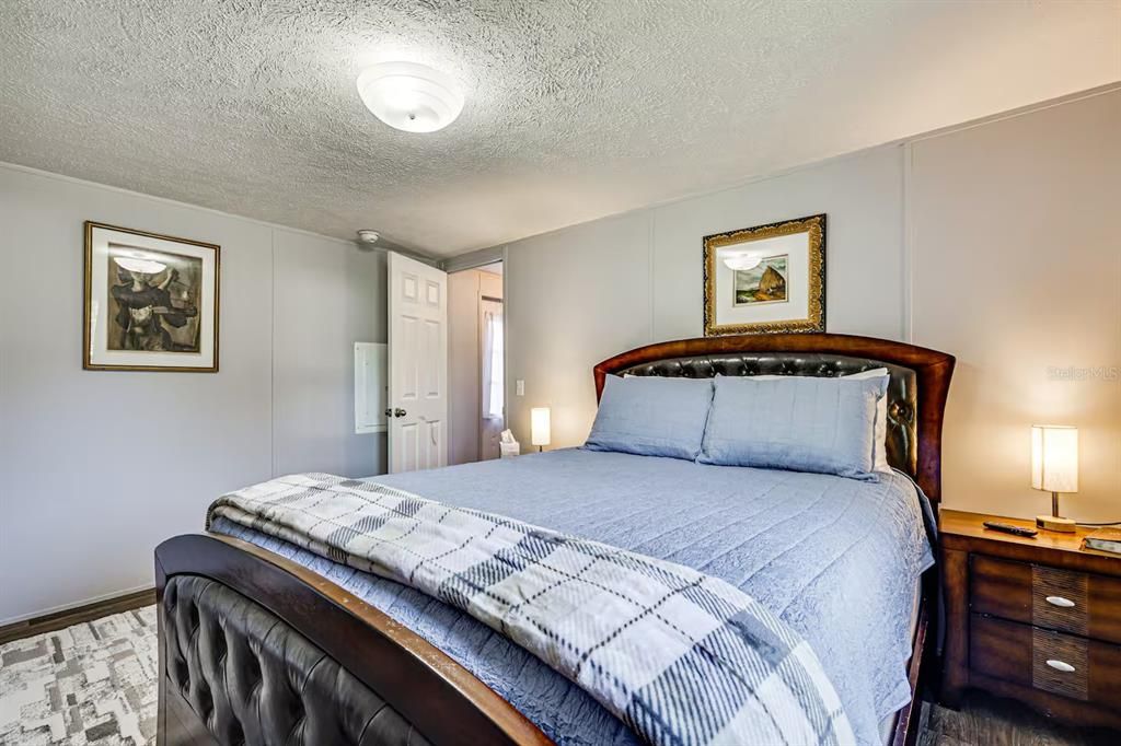 For Sale: $249,900 (2 beds, 2 baths, 840 Square Feet)