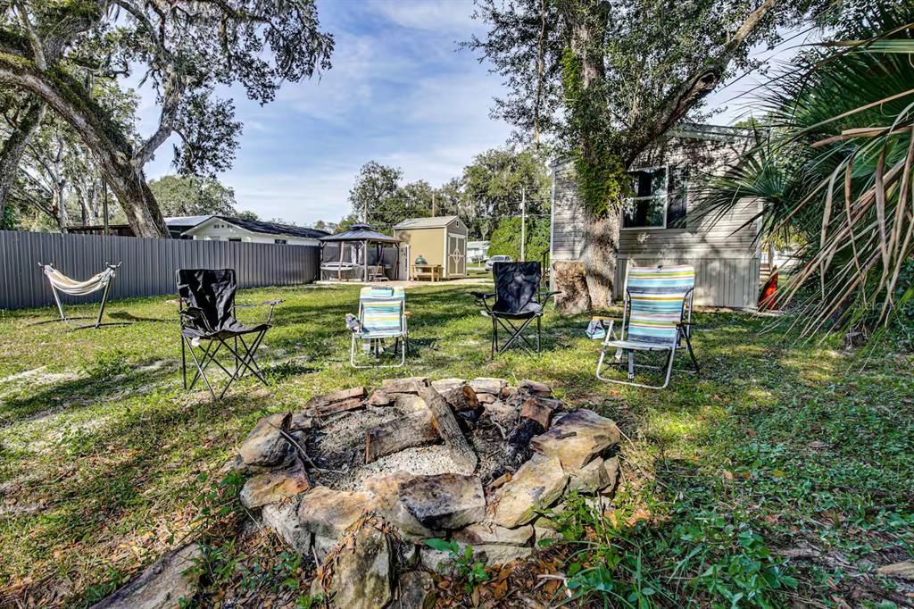 For Sale: $249,900 (2 beds, 2 baths, 840 Square Feet)