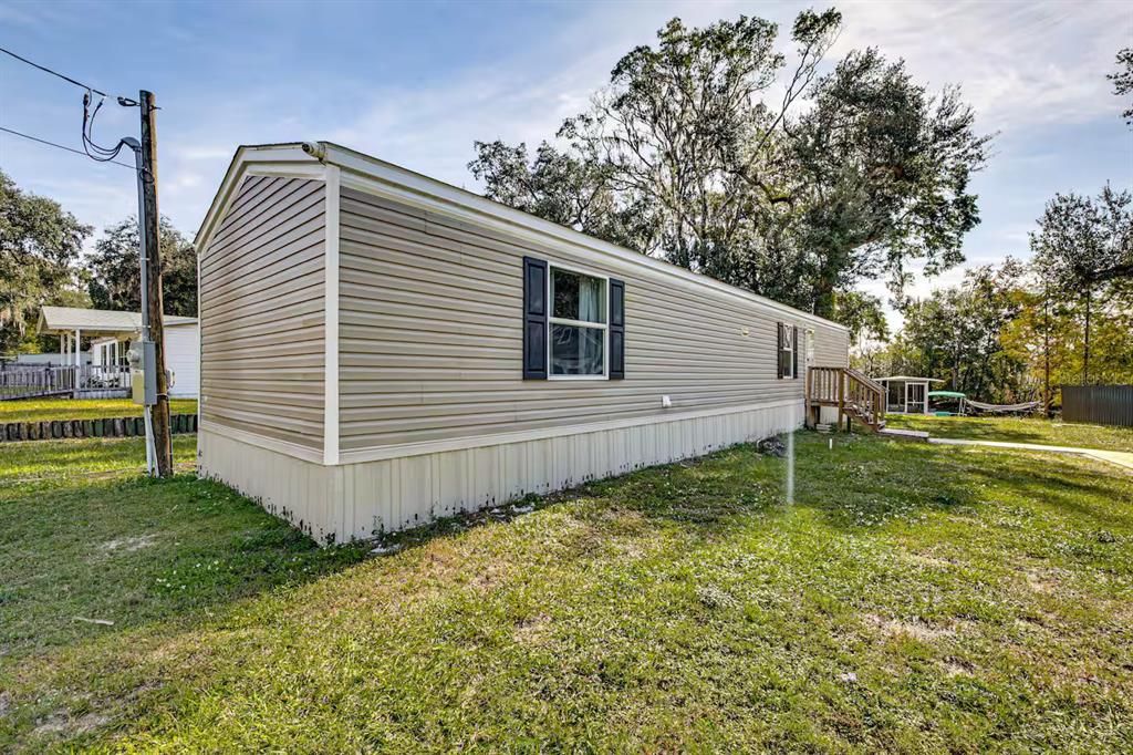 For Sale: $249,900 (2 beds, 2 baths, 840 Square Feet)