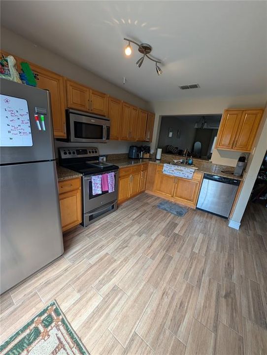 For Rent: $1,800 (2 beds, 2 baths, 1185 Square Feet)