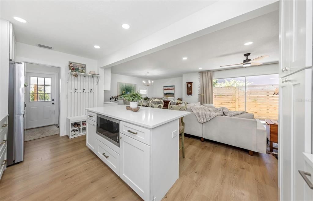 En Venta: $669,000 (3 camas, 2 baños, 1353 Pies cuadrados)