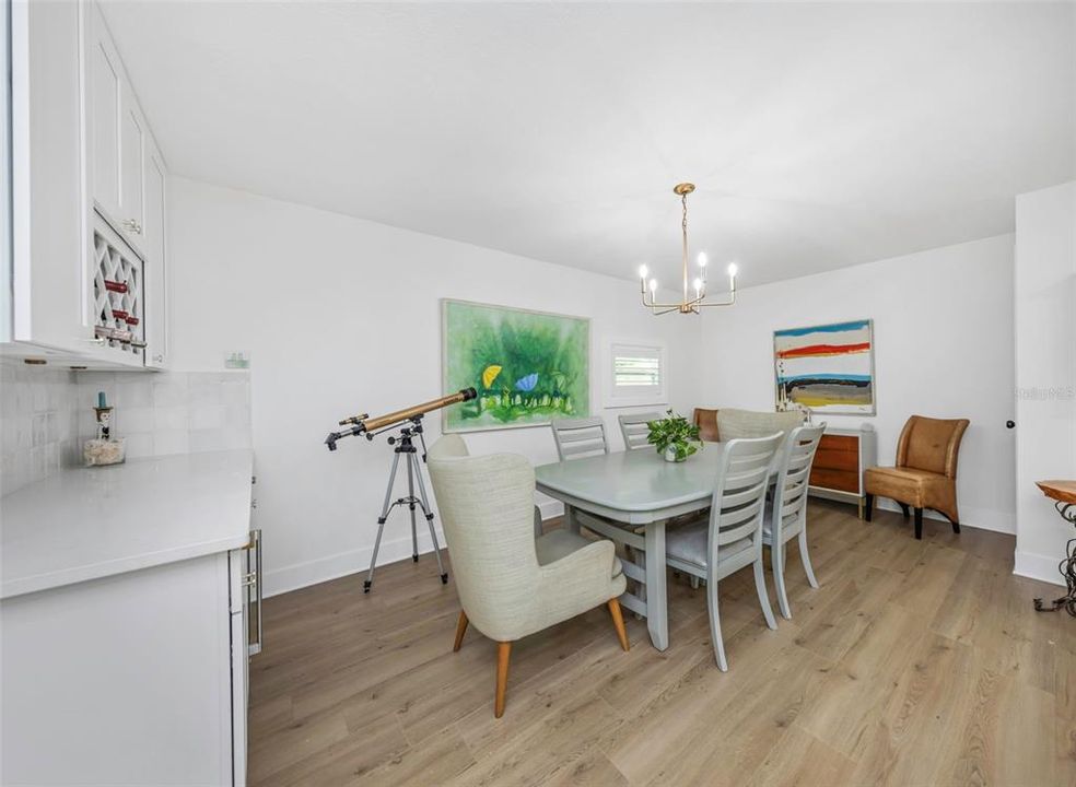 En Venta: $669,000 (3 camas, 2 baños, 1353 Pies cuadrados)