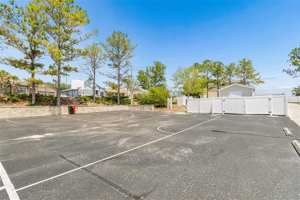 For Sale: $320,000 (4 beds, 2 baths, 2069 Square Feet)