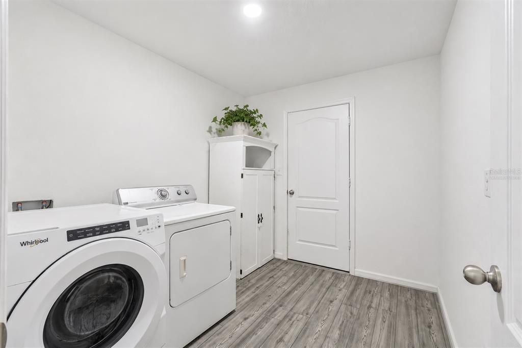 For Sale: $320,000 (4 beds, 2 baths, 2069 Square Feet)