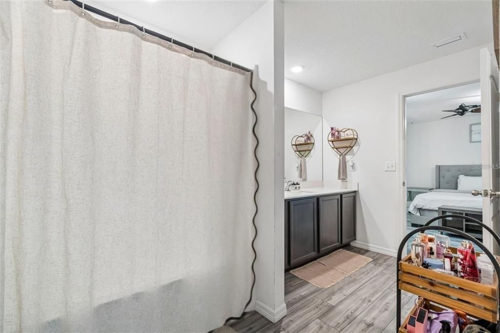 For Sale: $320,000 (4 beds, 2 baths, 2069 Square Feet)